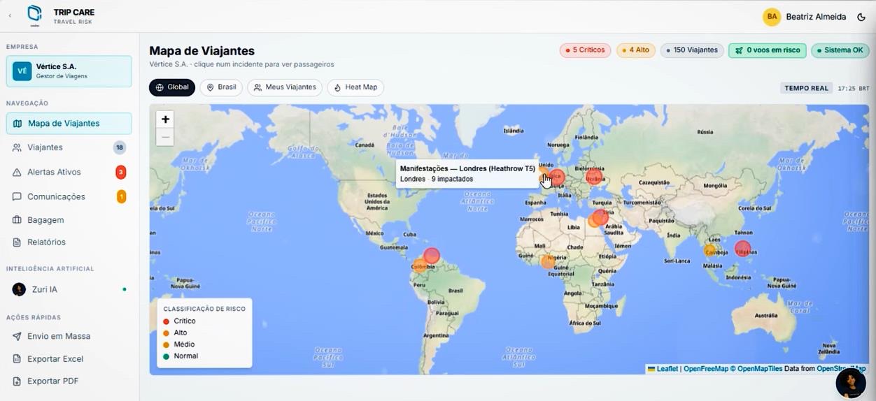 Painel do C+&nbsp;TripCare com o mapa de viajantes, classificação de risco por incidente e alertas ativos