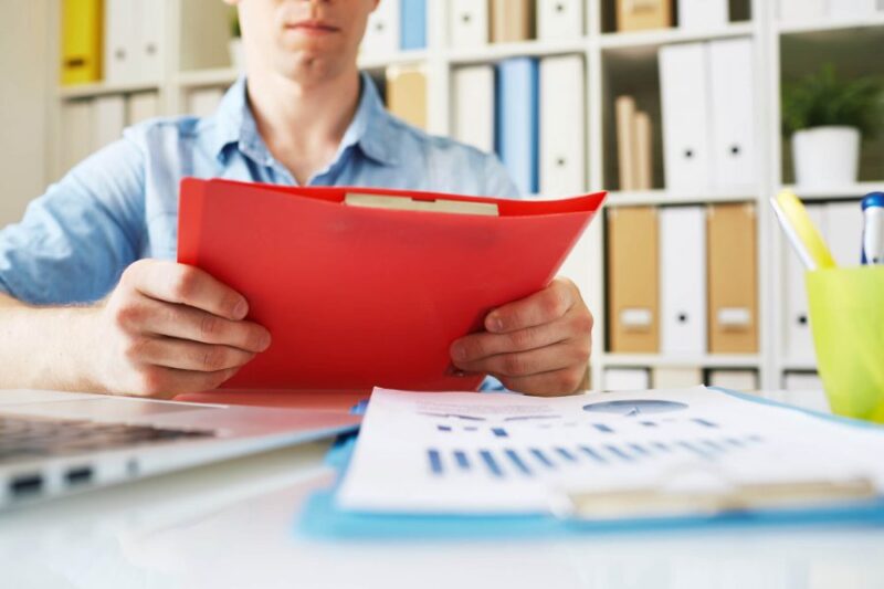 Guia completo de gestão de despesas corporativas para gestores(as)