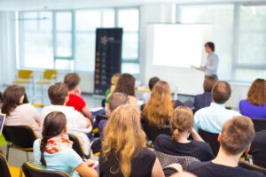 profissionais em eventos para ilustrar texto sobre eventos internos