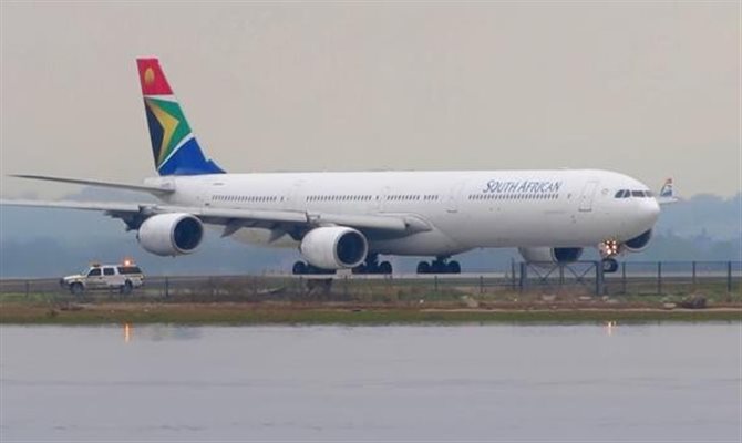 aviao south african pista