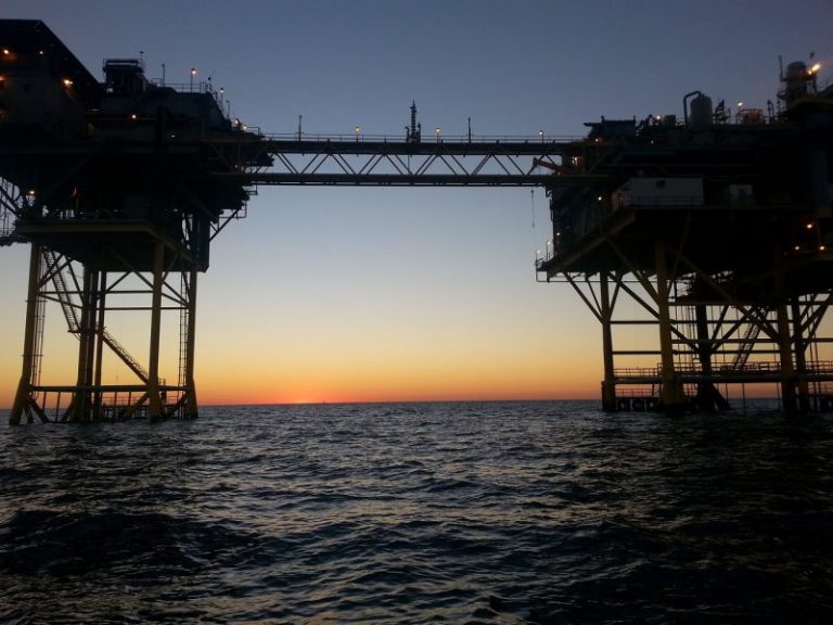 imagem de plataforma para ilustrar texto de hotelaria offshore