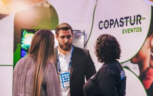 Head da Agência Aquarela para ilustrar texto sobre rebranding da Mice copastur