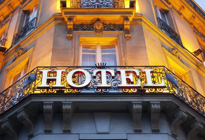 fachada de hotel para ilustrar texto sobre hotel para evento corporativo