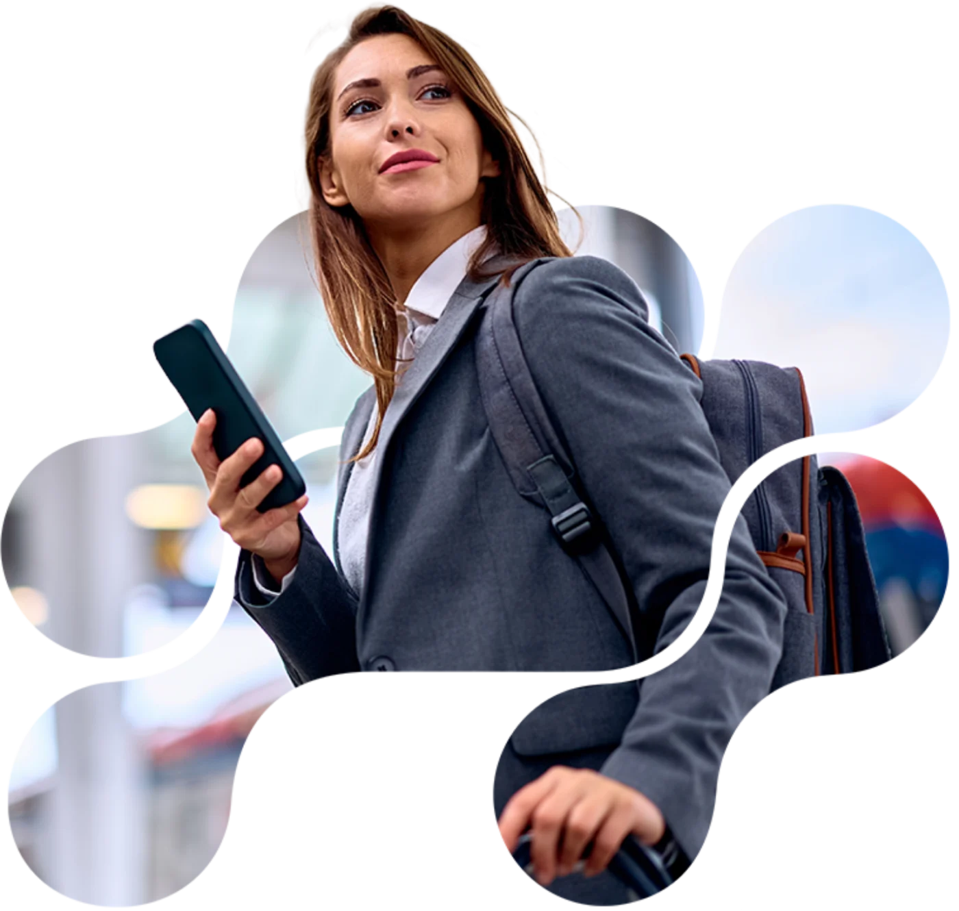 Viajera de negocios con el celular en la mano y una mochila